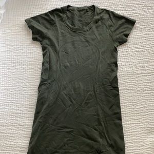 Forrest green Lululemon shirt